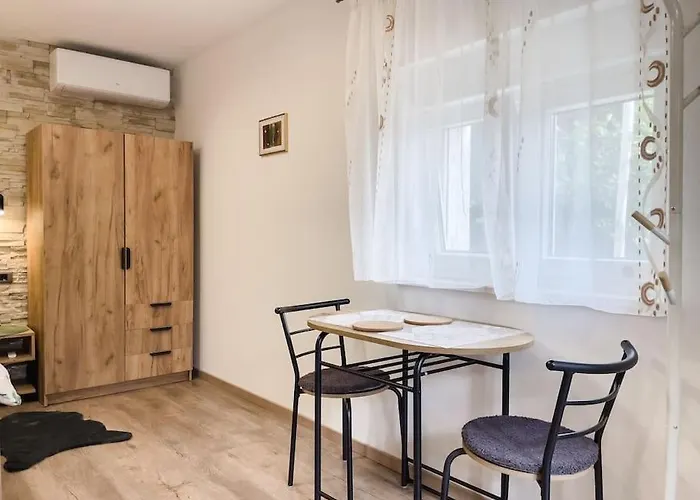 Cozy Newly-Renovated Apartment Ivan